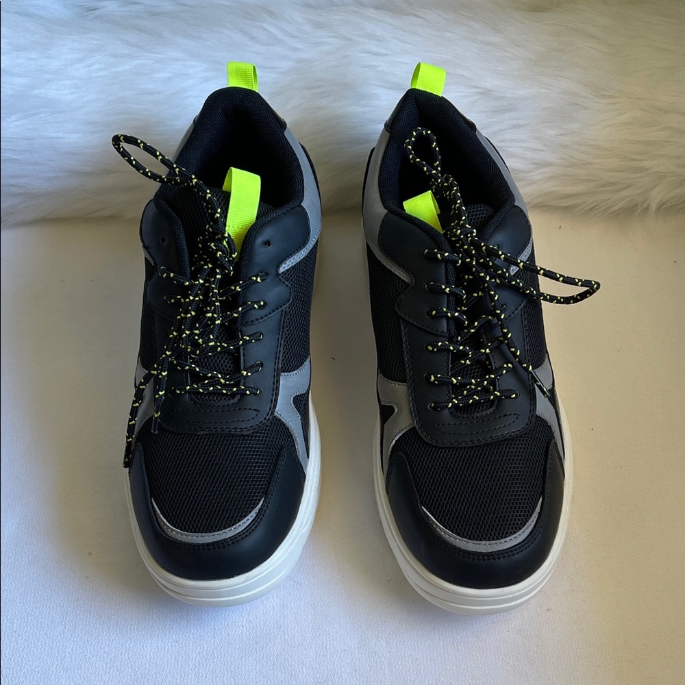 Kingside Men’s Geoffrey Black Gray Neon Sneakers Size 9.5.  New Without Box.